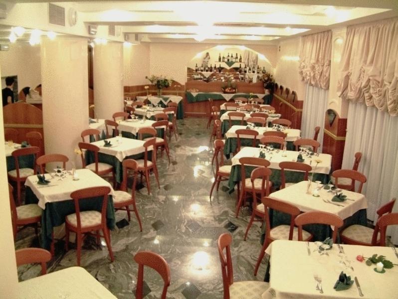 Hotel Ristorante Miramare 玛里纳吉尔萨罗 外观 照片